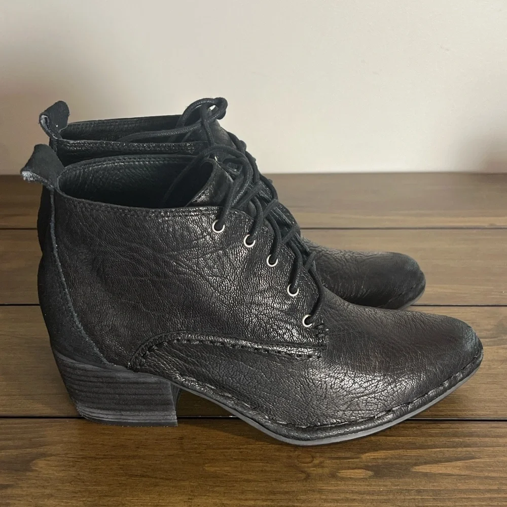 Fanylrobin + Free people  black leather lace up heeled ankle booties size 7